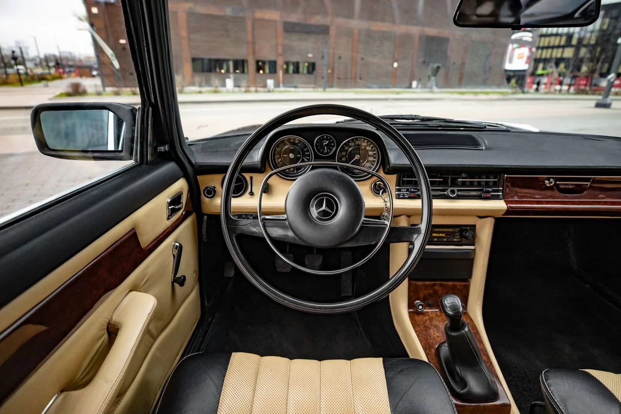 Mercedes-Benz W115 — фото 16